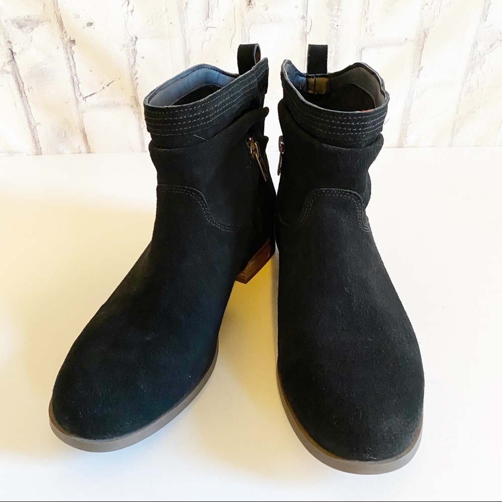 New Koolaburra by UGG Black Suede Ankle Booties